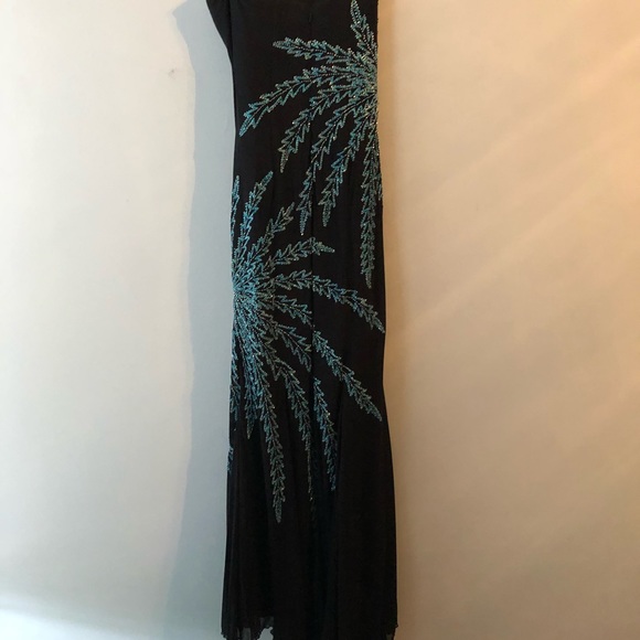 Beautiful Formal Gown / Prom Dress - Picture 3 of 6